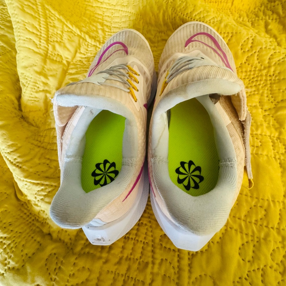 NIKE Pegasus Flyease Women's Cream, Fuschia Athletic Sneaker Shoes Sz 8 Velcro - Picture 8 of 15
